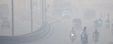 image of highway pollution in New Delhi.